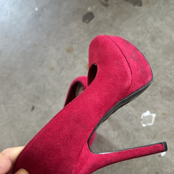 Heels - Picture 2 of 3